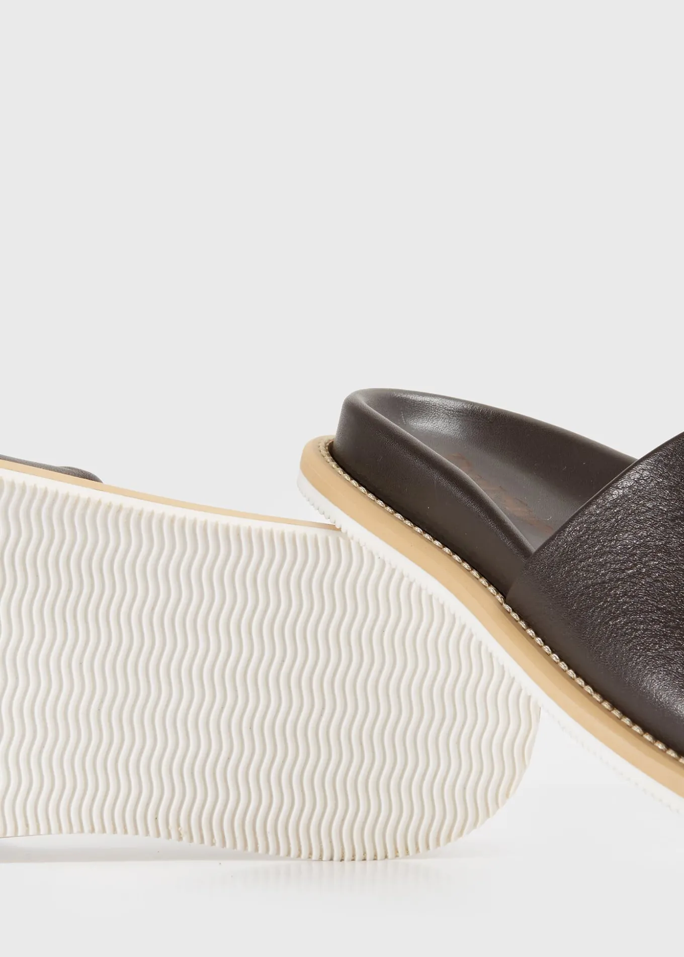 palma_leather_slide_6-1.webp Palma Leather Slide